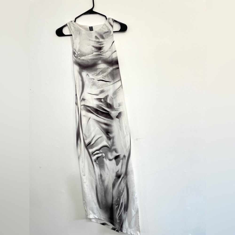 Tik tok trendy bodycon white/black dress sleeveless. High low SHEIN dress